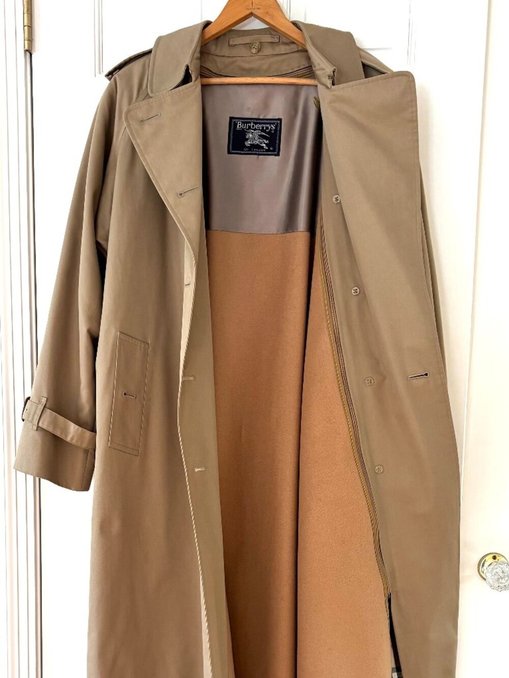 Vintage Burberry's Trenchcoat w/ zip-in wool lining & removable wool collar - Picture 8 of 9